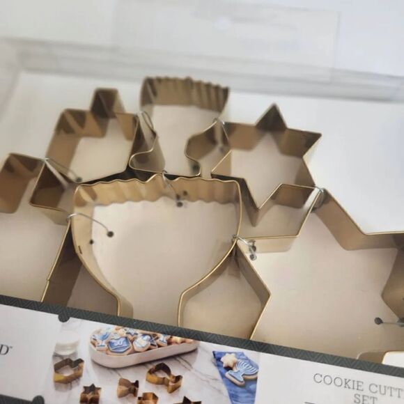NEW 6pcโTarget Cookie Cutter Set Dreidel Hanukah Menorah Stainless SteelโGOLD - Picture 5 of 15